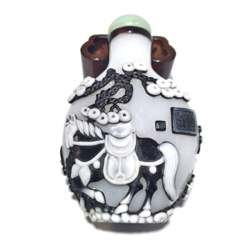 OUTSTANDING SIGNED PEKING GLASS OVERLAY SNUFF BOTTLE HORSE (1 of 9)