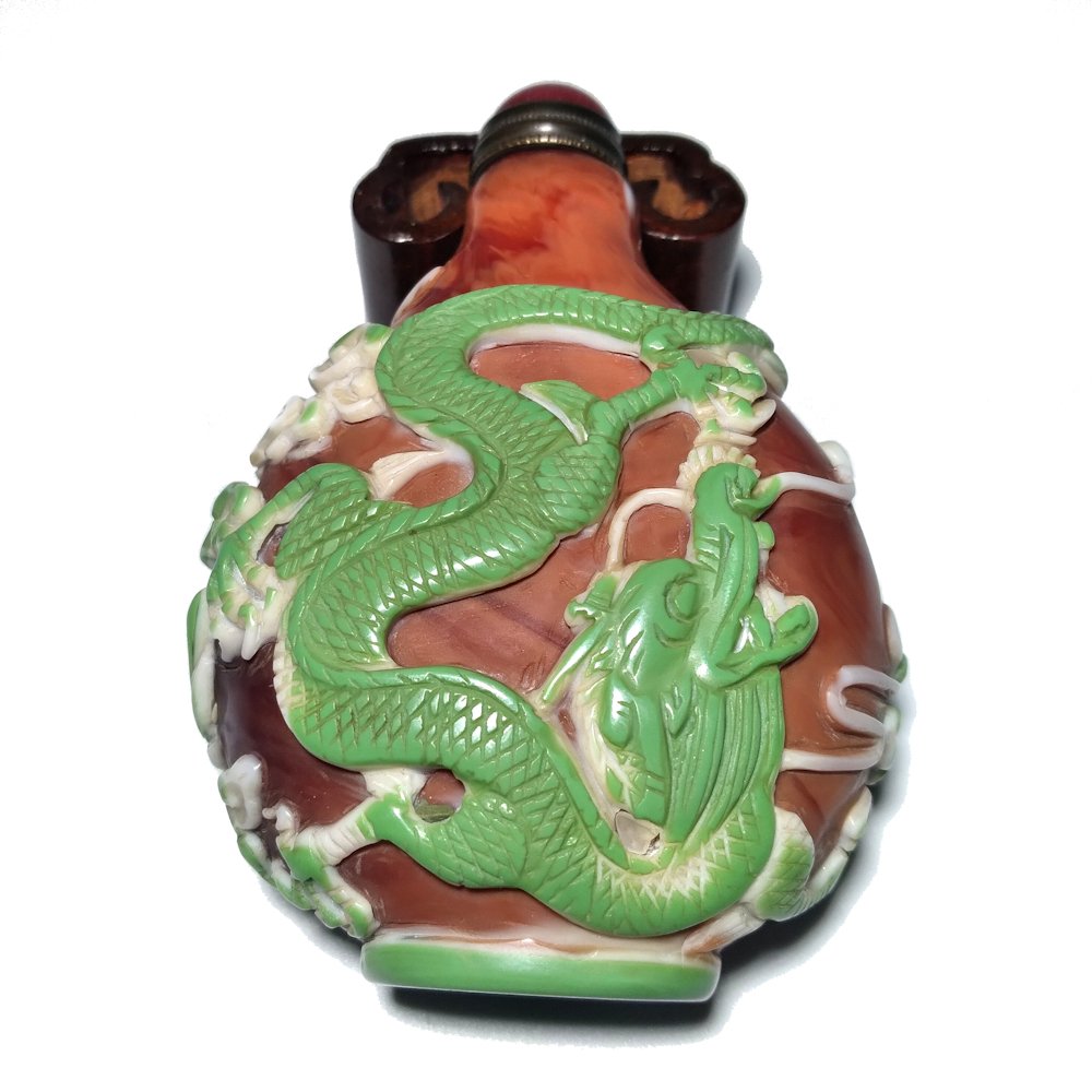 STUNNING GLASS OVERLAY SNUFF BOTTLE DRAGONS (1 of 9)