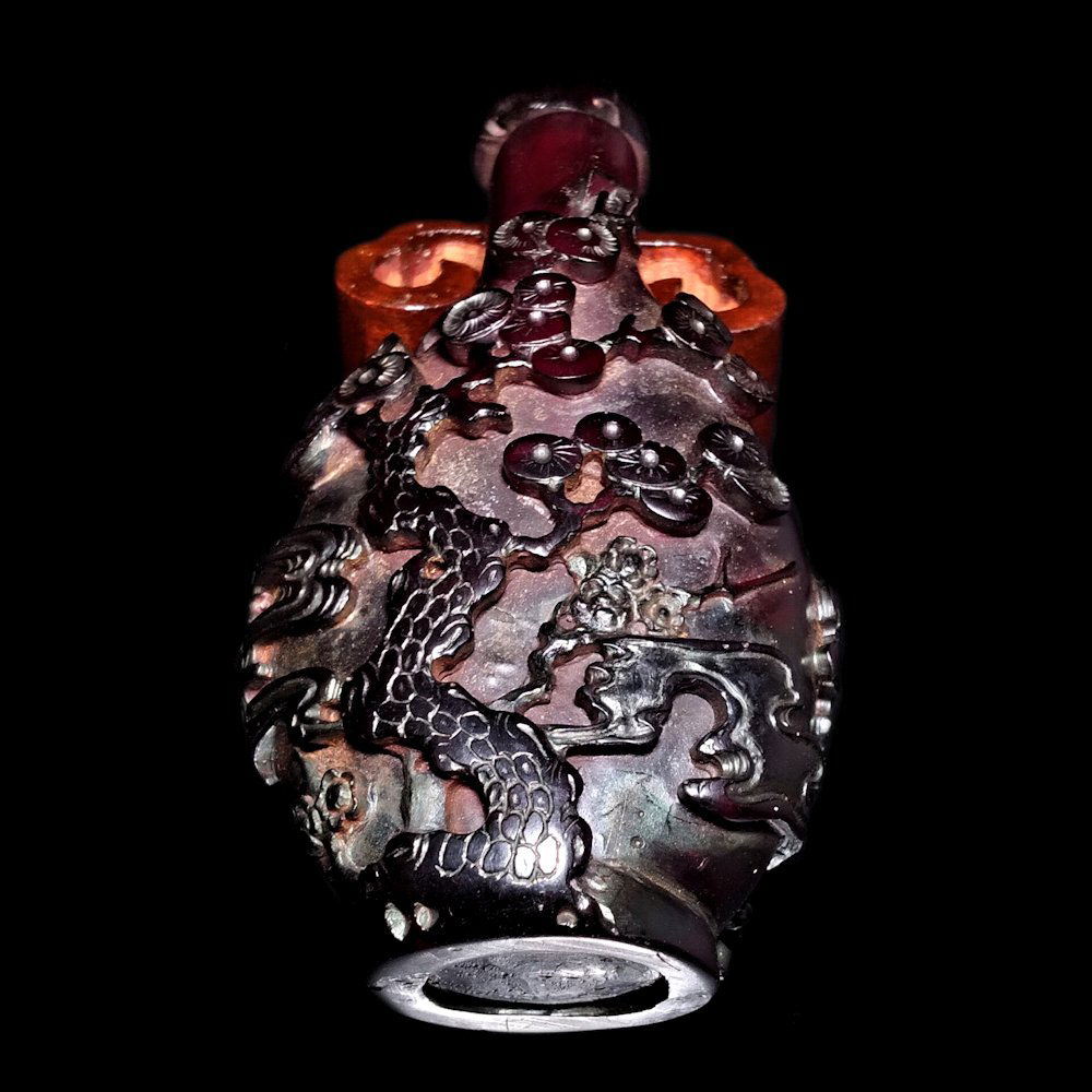 CHINESE SNUFF BOTTLE CARVED CHERRY AMBER RESIN (1 of 8)