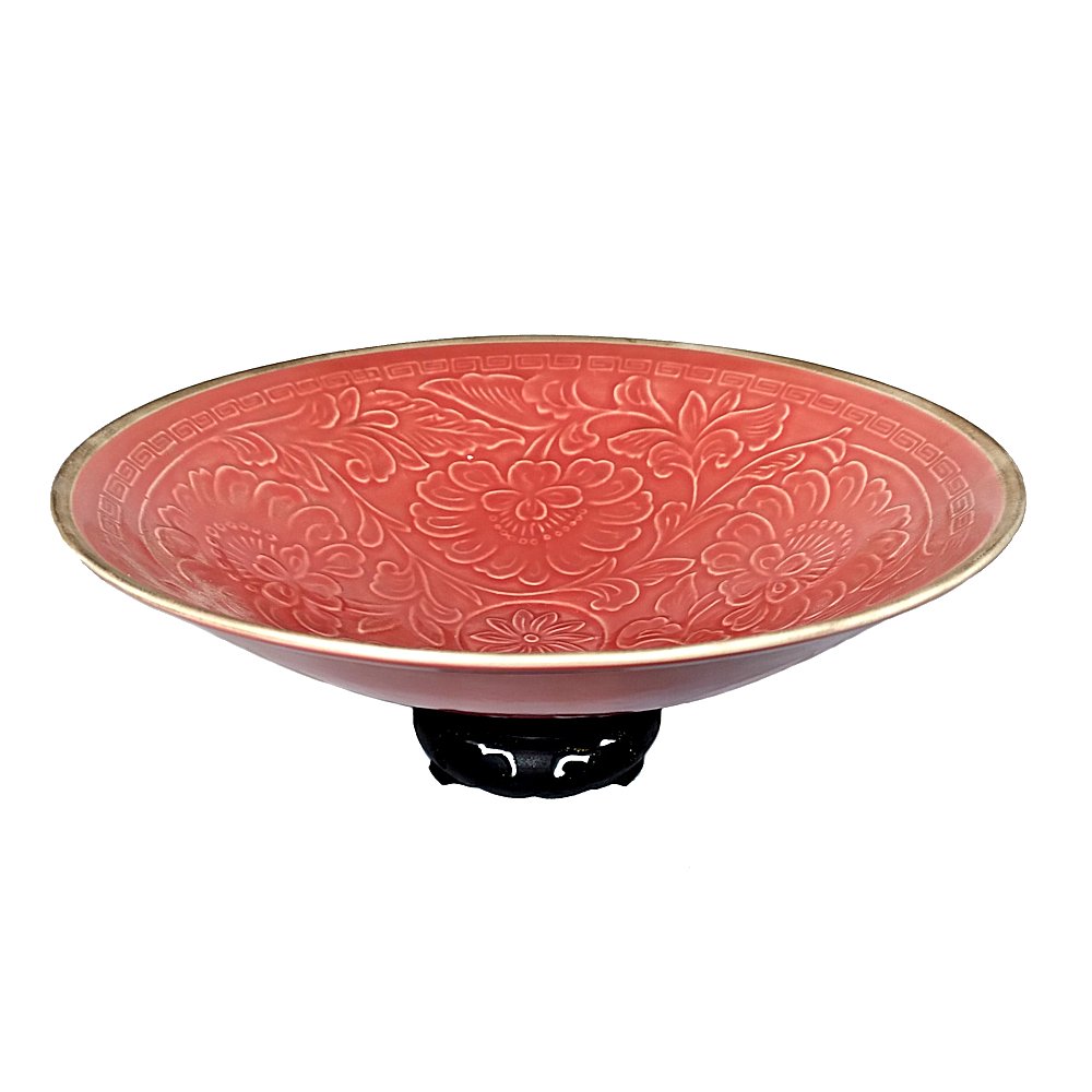 CHINESE PORCELAIN INCISED BOWL CORAL GLAZE: THE REFINED CHINESE BOWL WITH AN INCISED FLORAL PATTERN, LOTUS AND A STYLIZED CLOUD BORDER. IT IS 8 INCHES WIDE AND SIGNED . THE GLAZE IS OF PEACH COLOR.