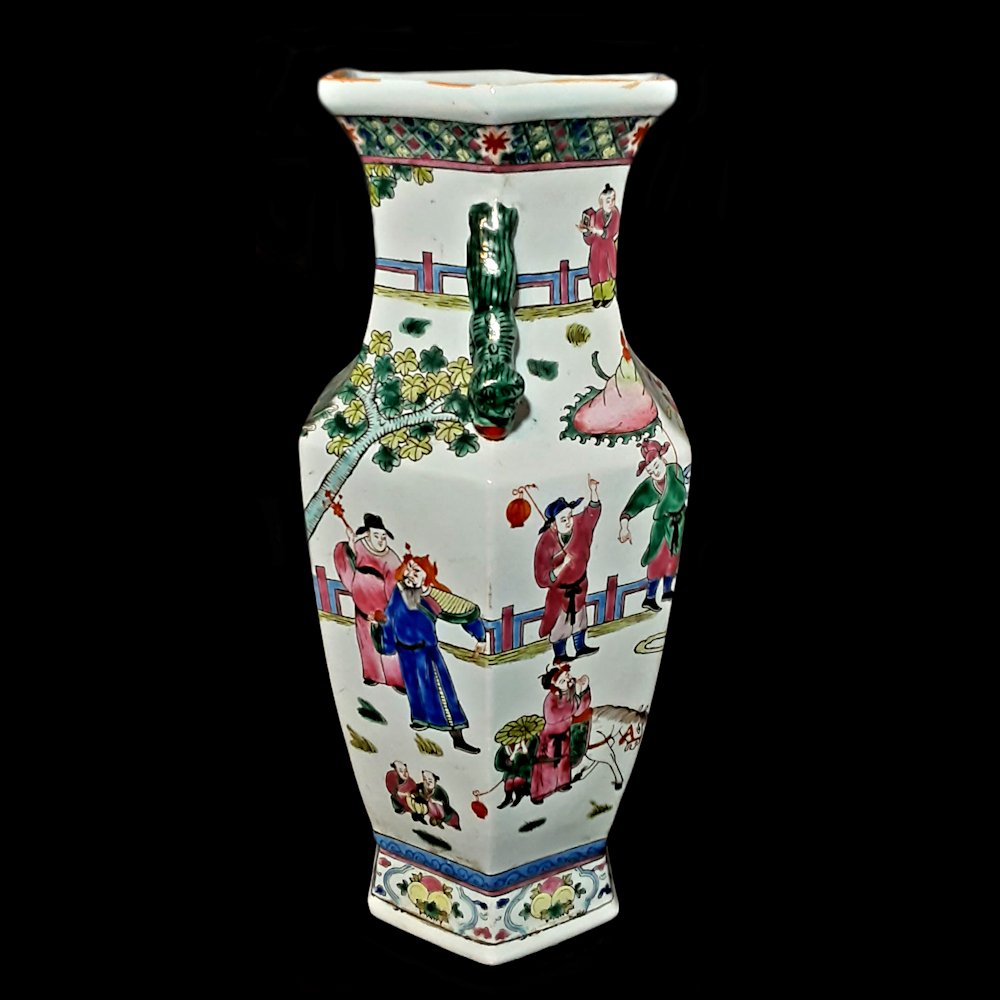 OUTSTANDING FAMILLE VERTE KANGXI VASE IMPERIAL COURT SCENES (1 of 6)