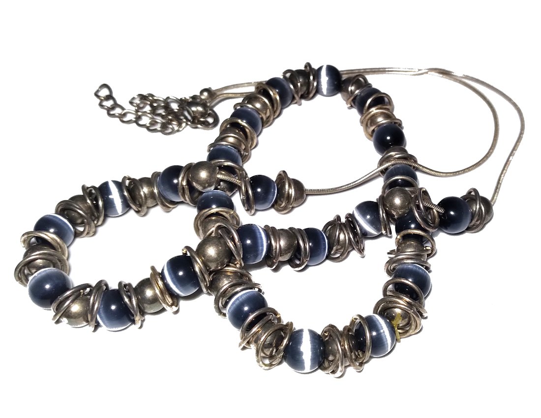 A STUNNING CAT'S EYE NECKLACE WITH BRACELET (1 of 4)