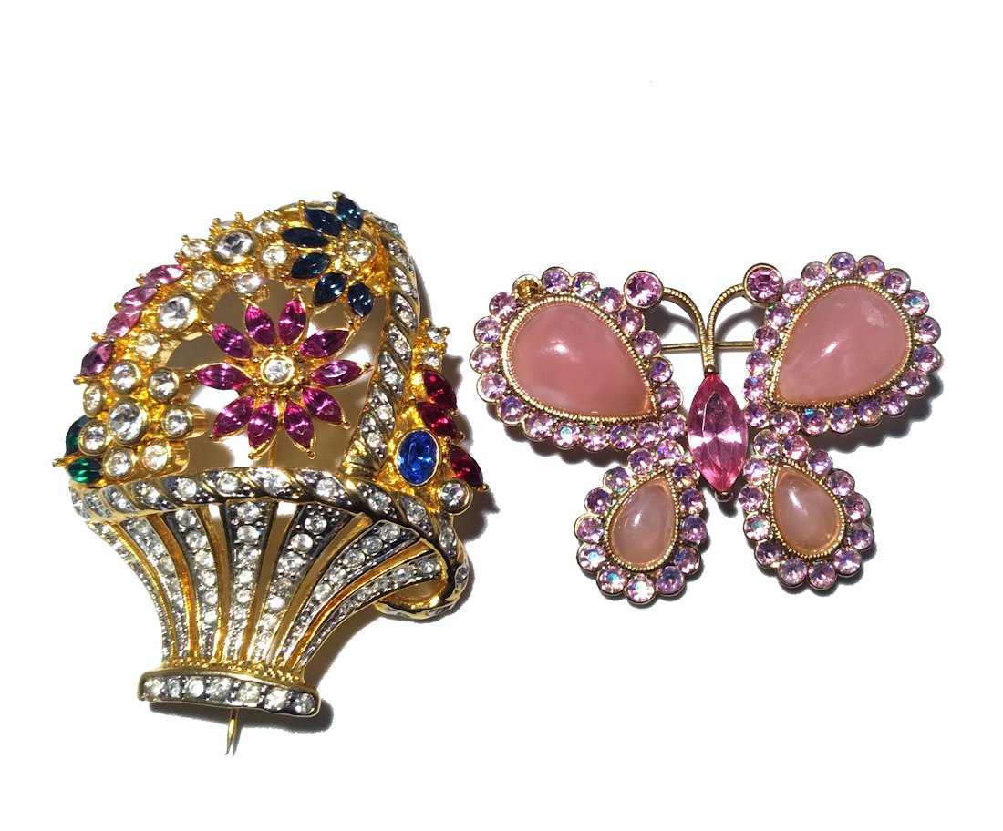 VINTAGE COSTUME JEWELRY LOT 2 BROOCHES BASKET BUTTERFLY (1 of 3)