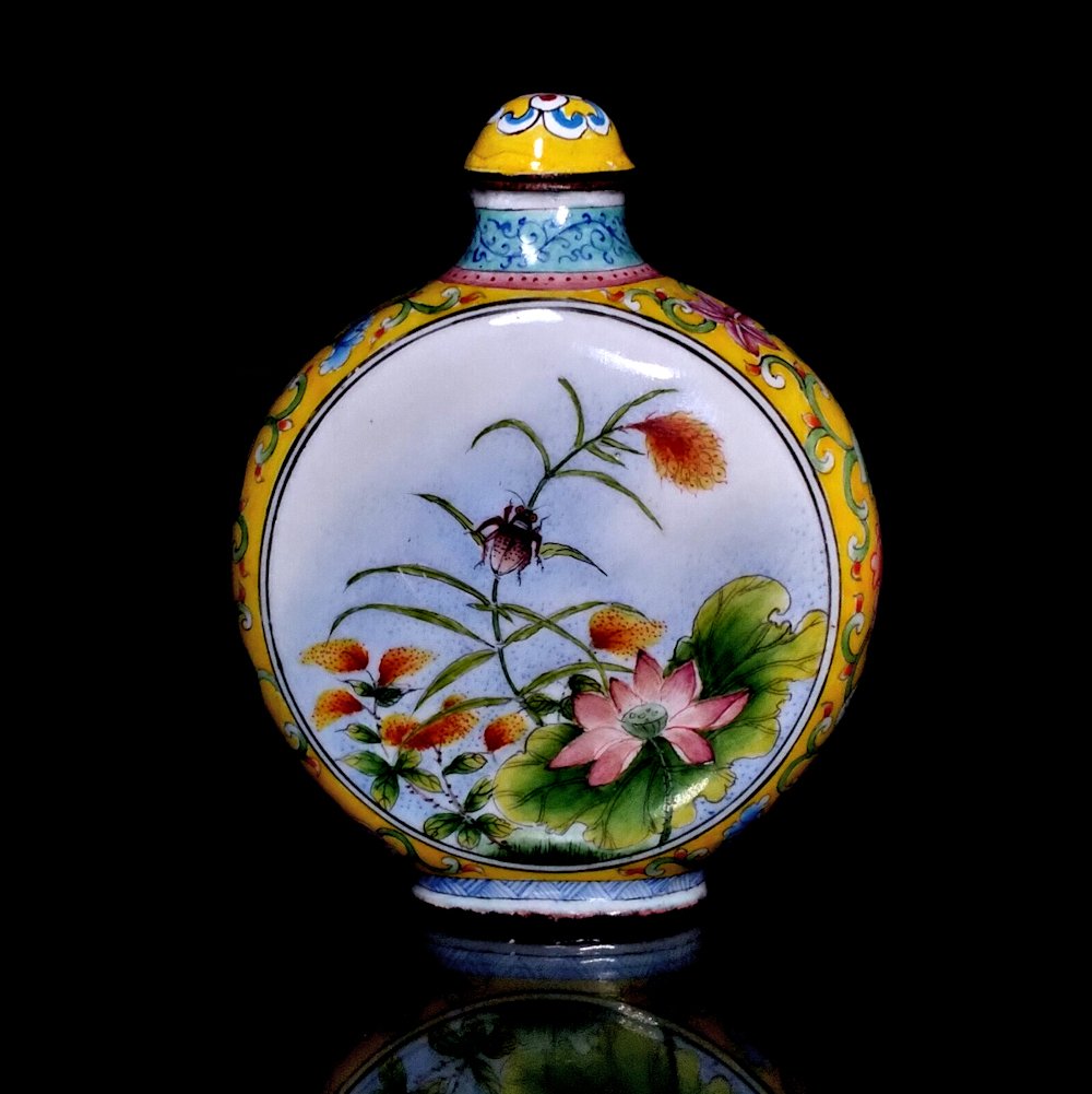 VERY FINE CHINESE ENAMEL COPPER SNUFF BOTTLE (1 of 8)