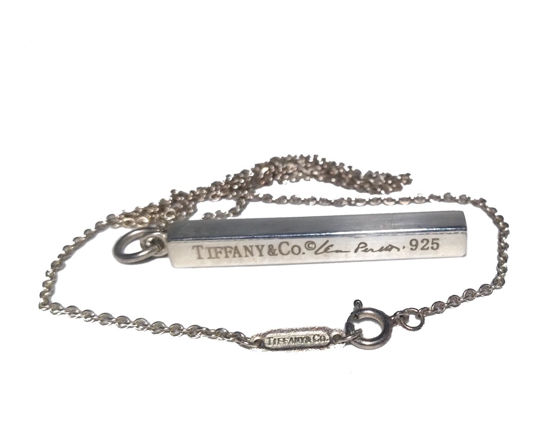 TIFFANY AND CO ELSA PERETTI STERLING SILVER NECKLACE: BOTH THE NECKLACE AND PENDANT ARE SIGNED TIFFANY AND THE PENDANT HAS THE ELSA PERETTI SIGNATURE AS WELL. SLEEK AND MODERN DESIGN. THE NECKLACE WEIGHS 10 GRAMS. IT IS 17 INCHES LONG AND THE PENDANT IS 