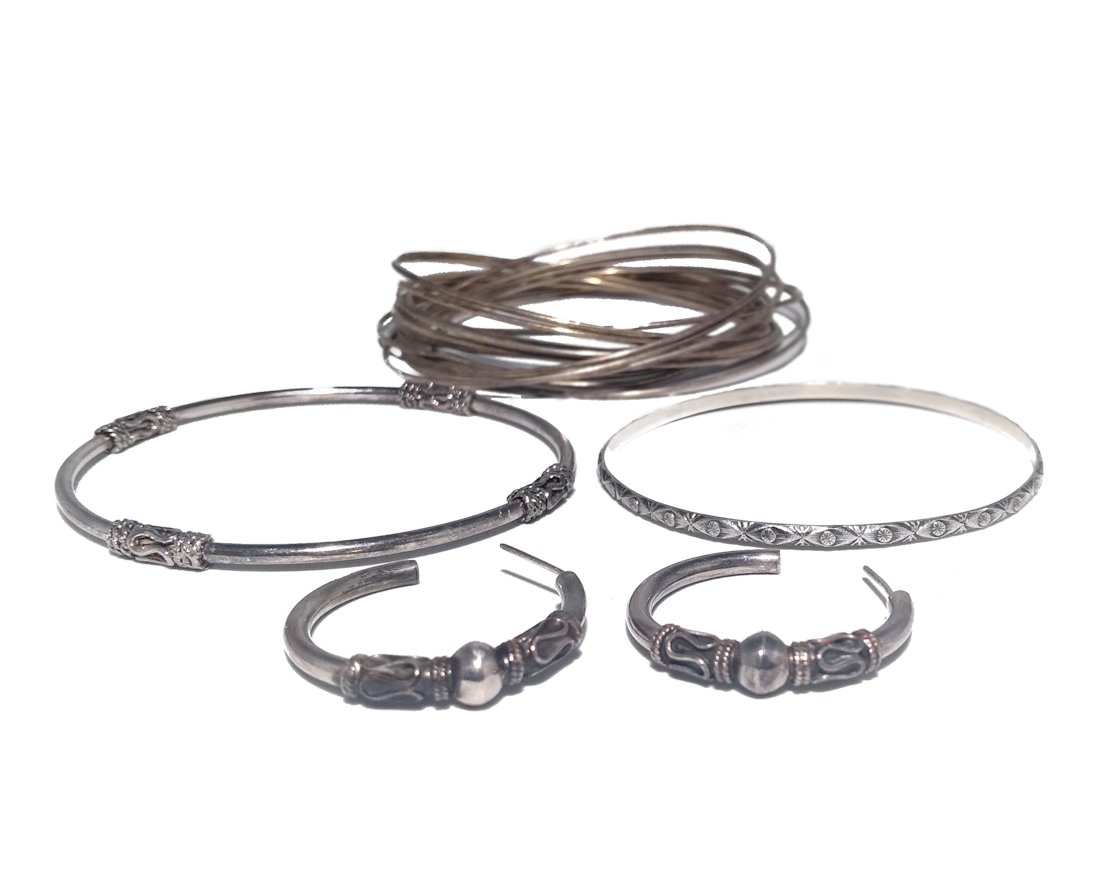 A BEAUTIFUL LOT OF 3 BRACELETS  AN 1 PR EARRINGS IN SILVER 55G (1 of 4)