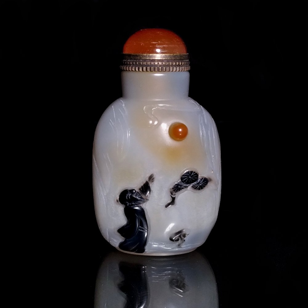 A FINE  CHINESE CARVED AGATE SNUFF BOTTLE 3 COLORS (1 of 8)