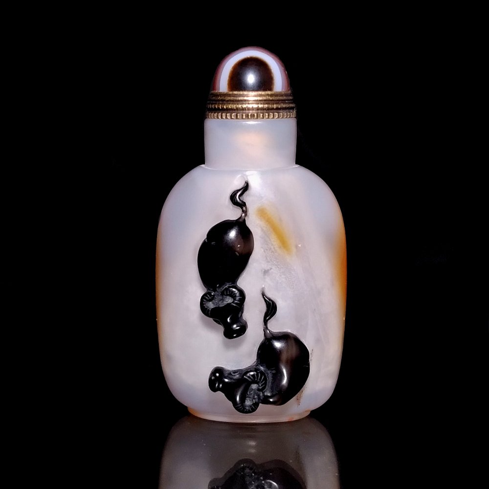 FINE CARVED CHINESE AGATE SNUFF BOTTLE OXEN (1 of 10)