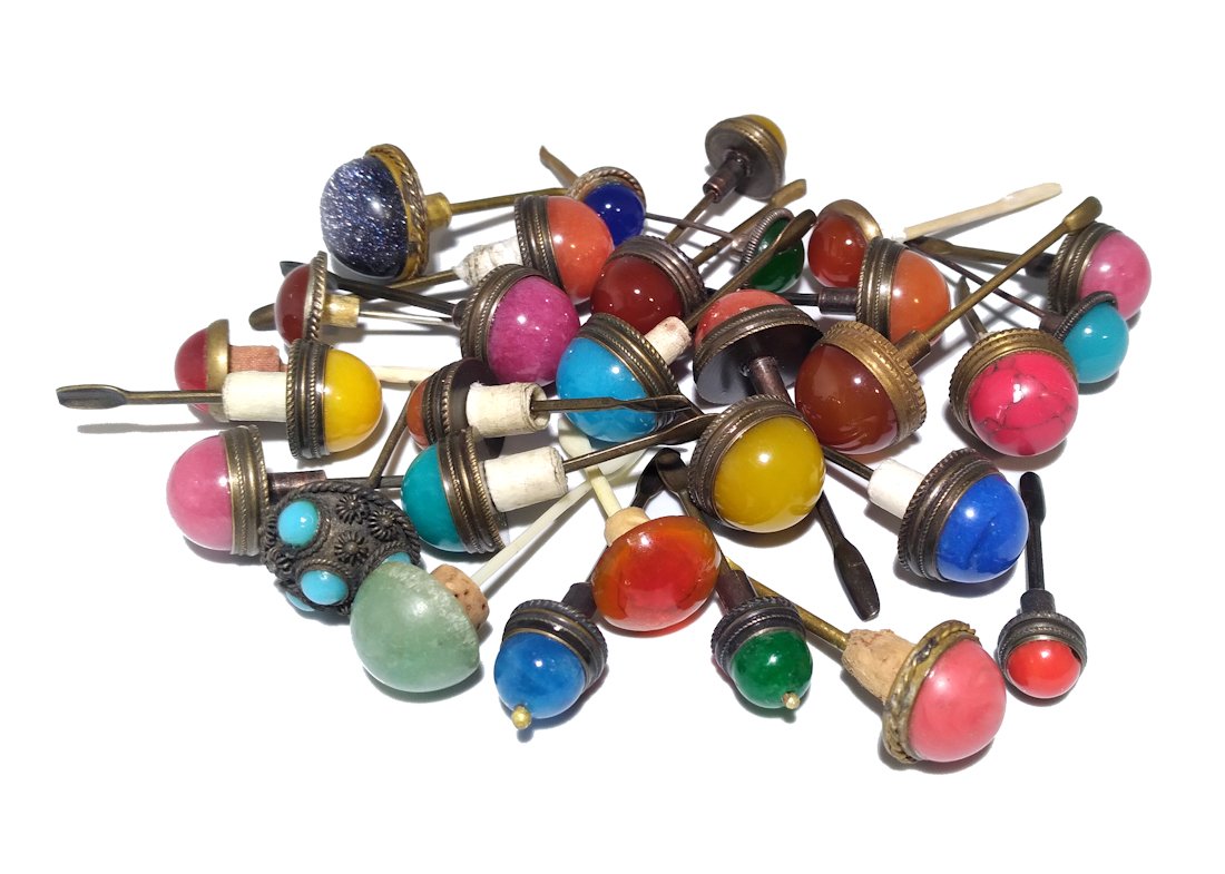 LOT OF 30 USED SNUFF BOTTLE COVERS STOPPERS (1 of 4)