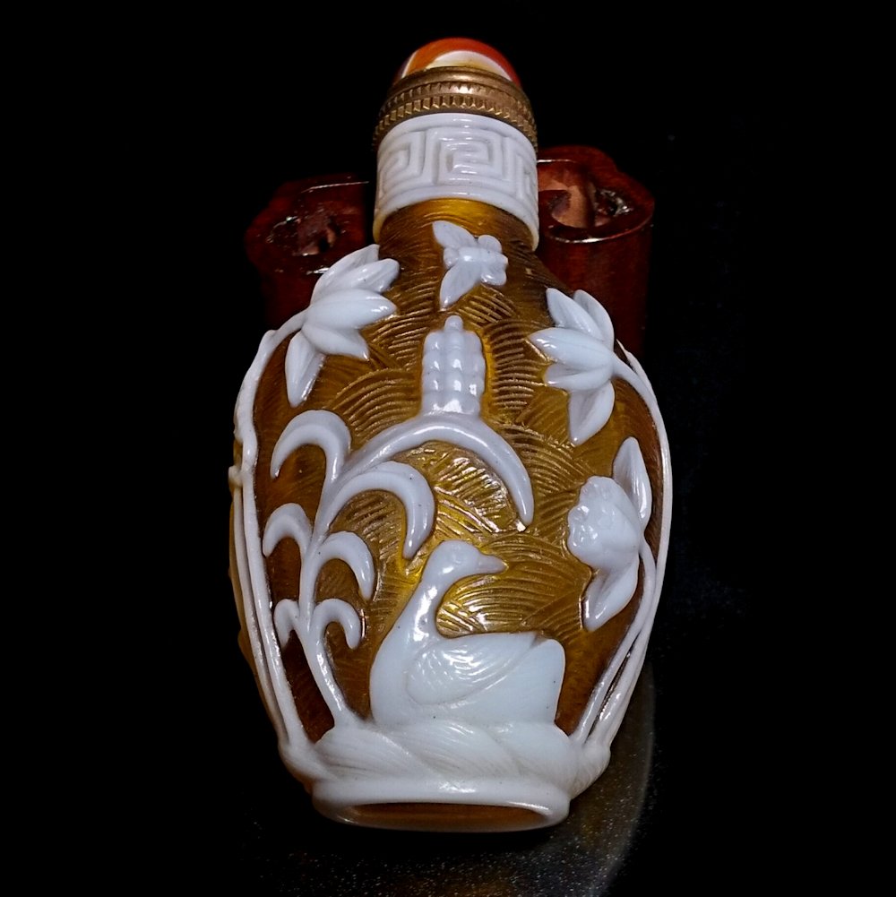 A VERY FINE SIGNED PEKING GLASS SNUFF BOTTLE DUCKS (1 of 9)