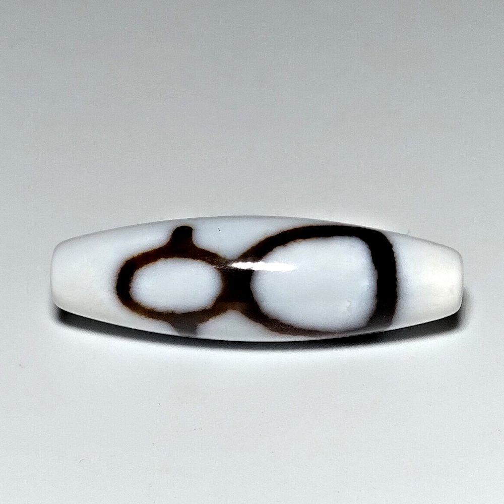 OUTSTANDING SINO TIBETAN AGATE DZI BEAD MONK PATTERN (1 of 4)