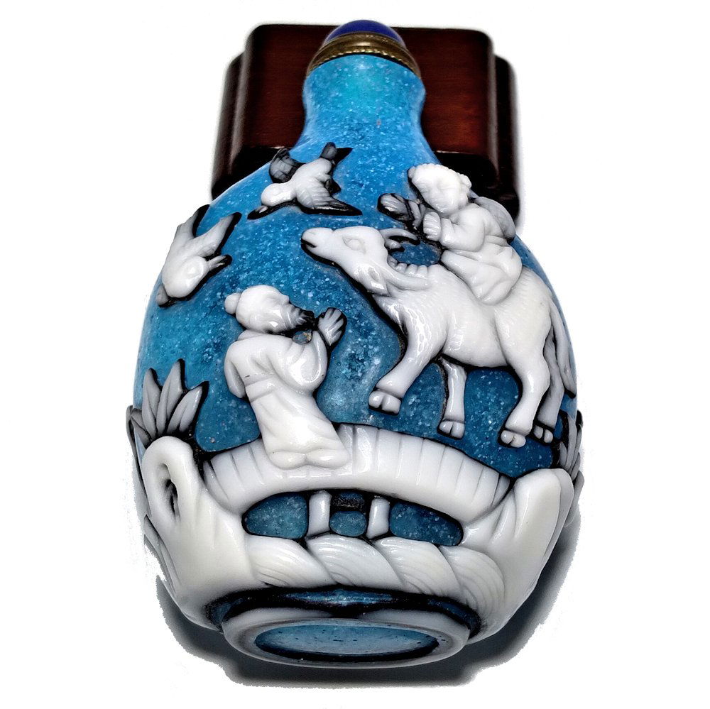 A SUPERB PEKING GLASS SNUFF BOTTLE PEOPLE ANIMALS (1 of 9)