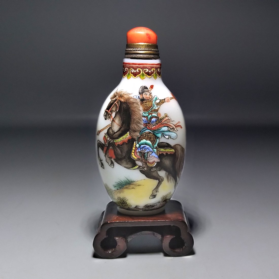 CHINESE ENAMEL GLASS SNUFF BOTTLE GENERAL ON HORSE (1 of 9)