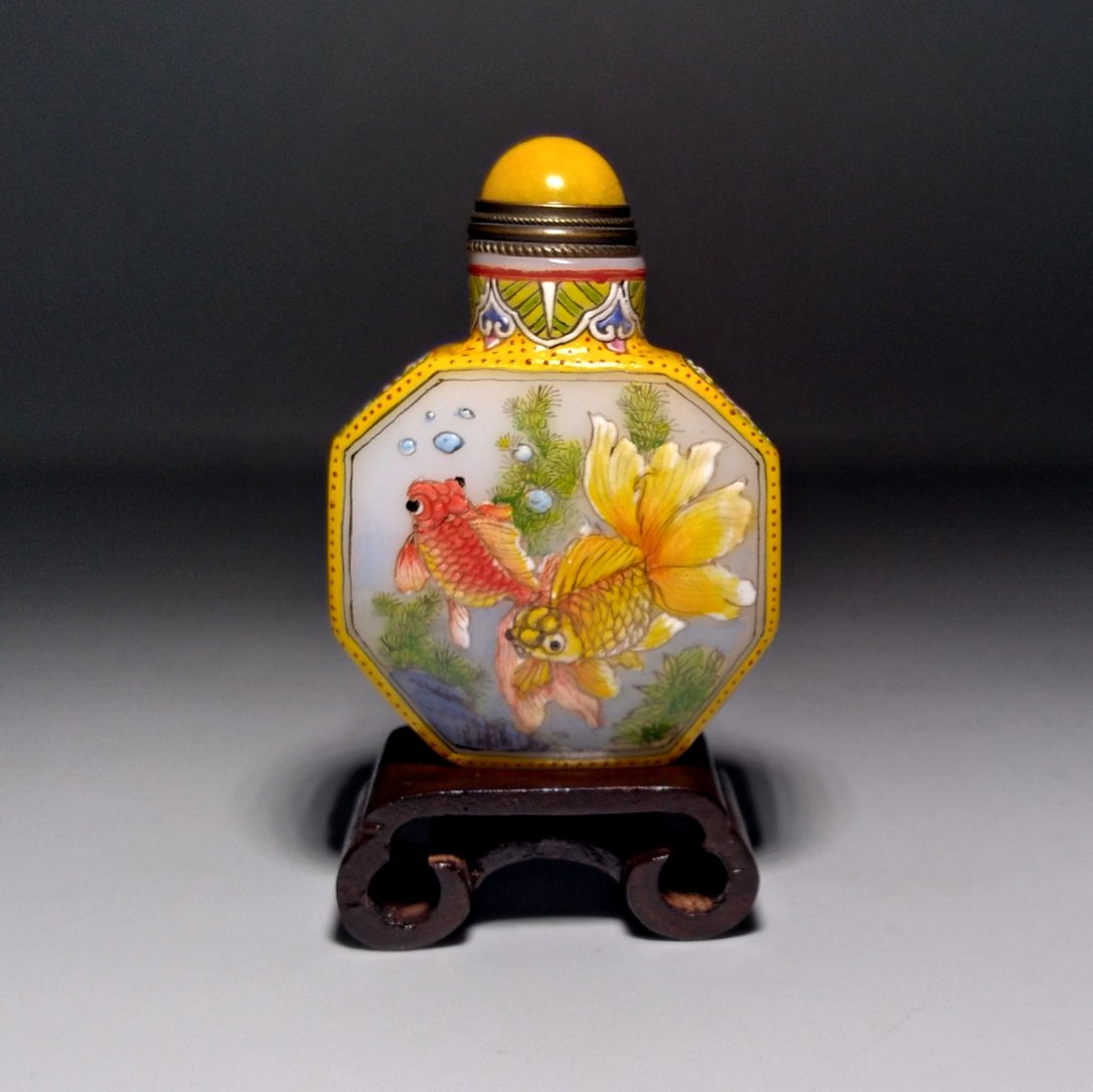 ENAMEL PEKING GLASS SNUFF BOTTLE KOI FISH (1 of 10)