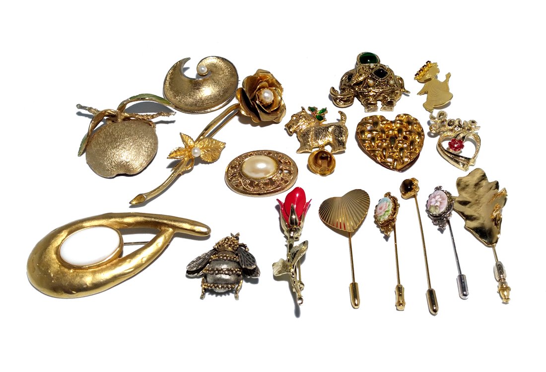 VINTAGE COSTUME JEWELRY BROOCH (1 of 6)