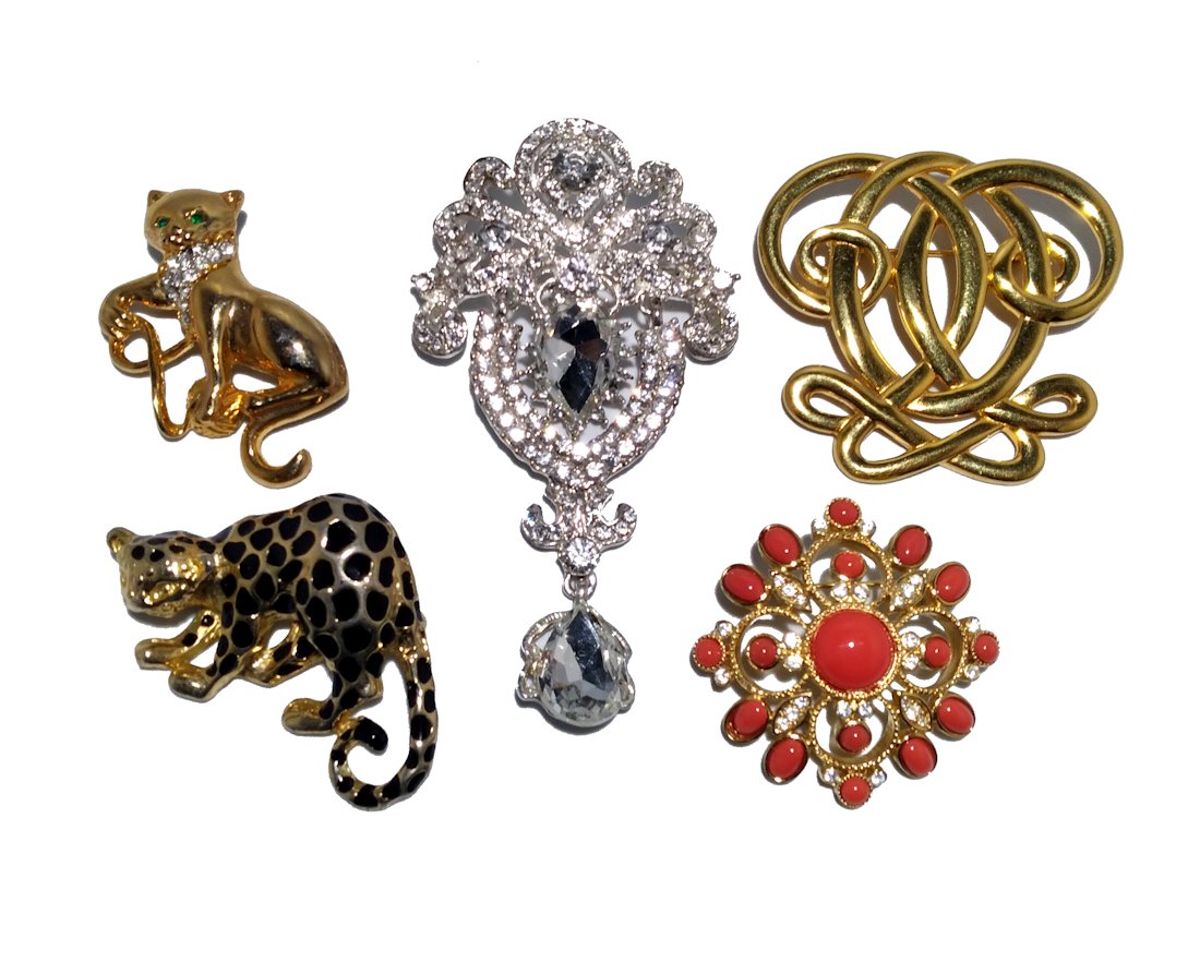 PREOWNED TO VINTAGE COSTUME JEWELRY LOT BROOCHES (1 of 4)
