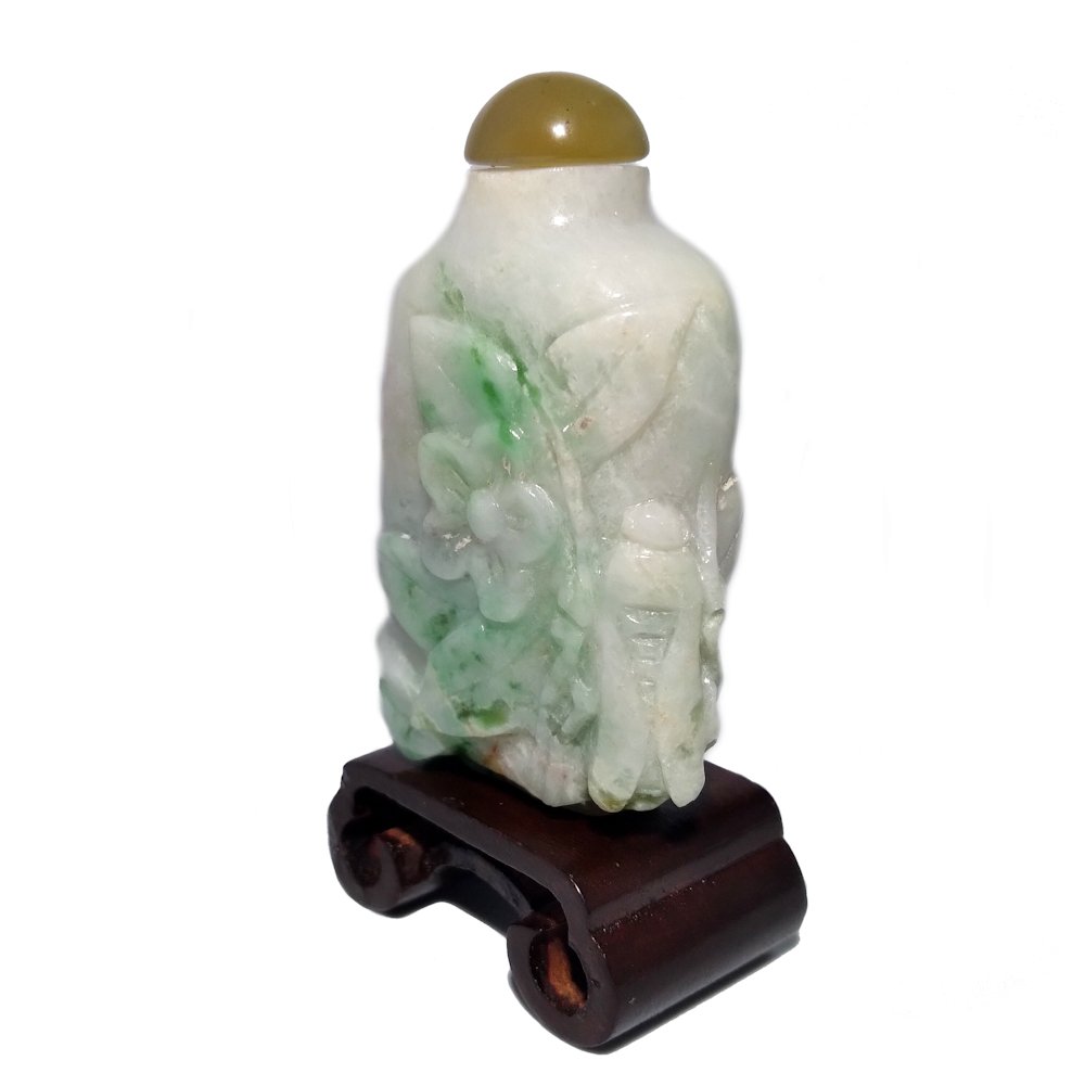 A CHINESE CARVED NATURAL JADEITE SNUFF BOTTLE 18-19C CICADA (1 of 5)