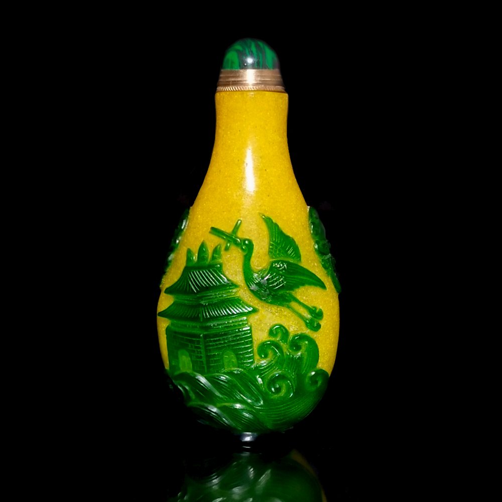 A CHINES GLASS OVERLAY SNUFF BOTTLE IMPERIAL YELLOW 18-19C (1 of 8)