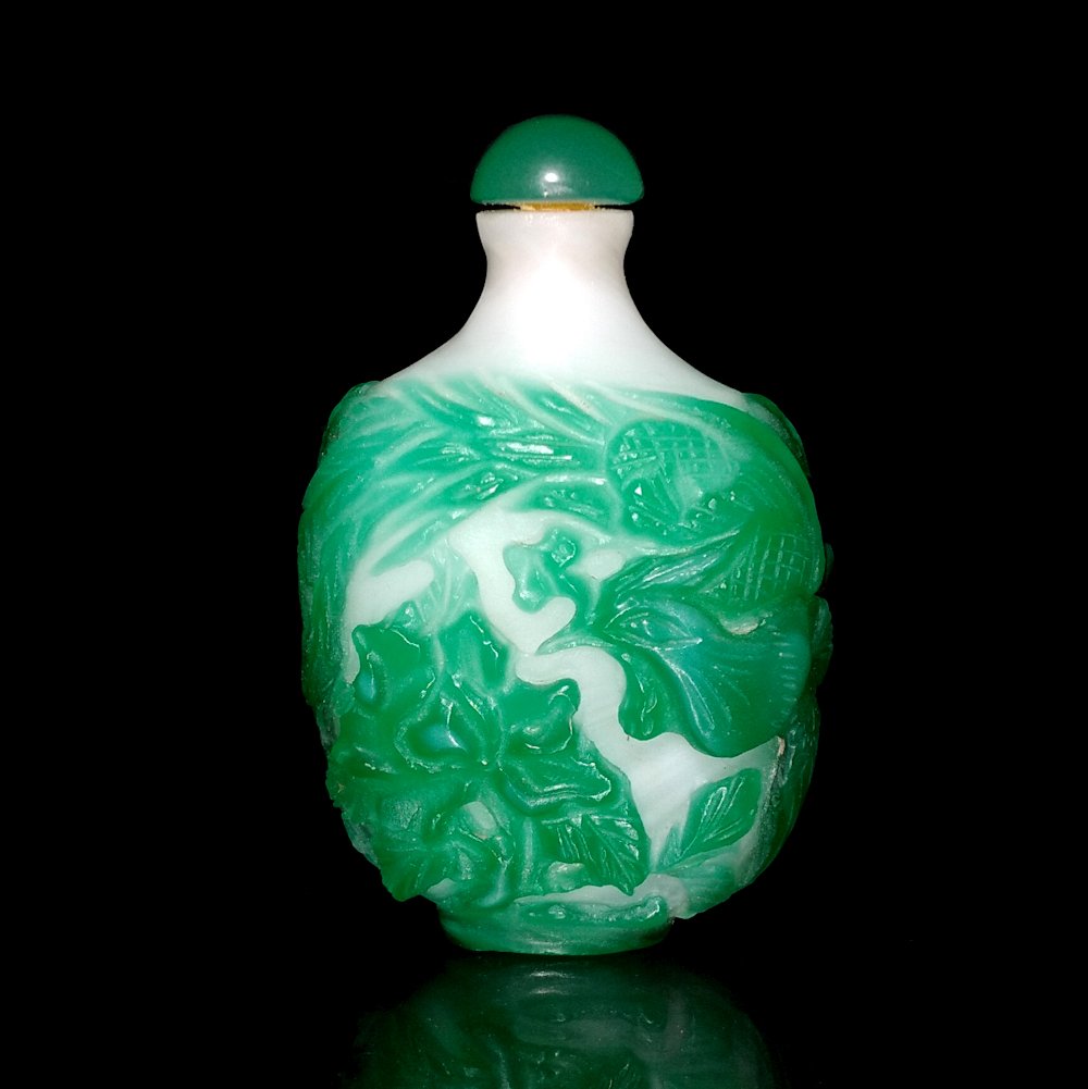 A FINE CHINESE OVERLAY GLASS SNUFF BOTTLE 18-19C PHOENIX (1 of 9)