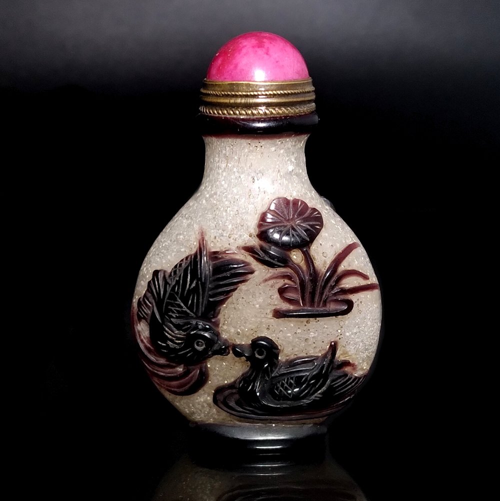 A FINE PEKING GLASS SNUFF BOTTLE MANDARIN DUCKS FISH (1 of 8)