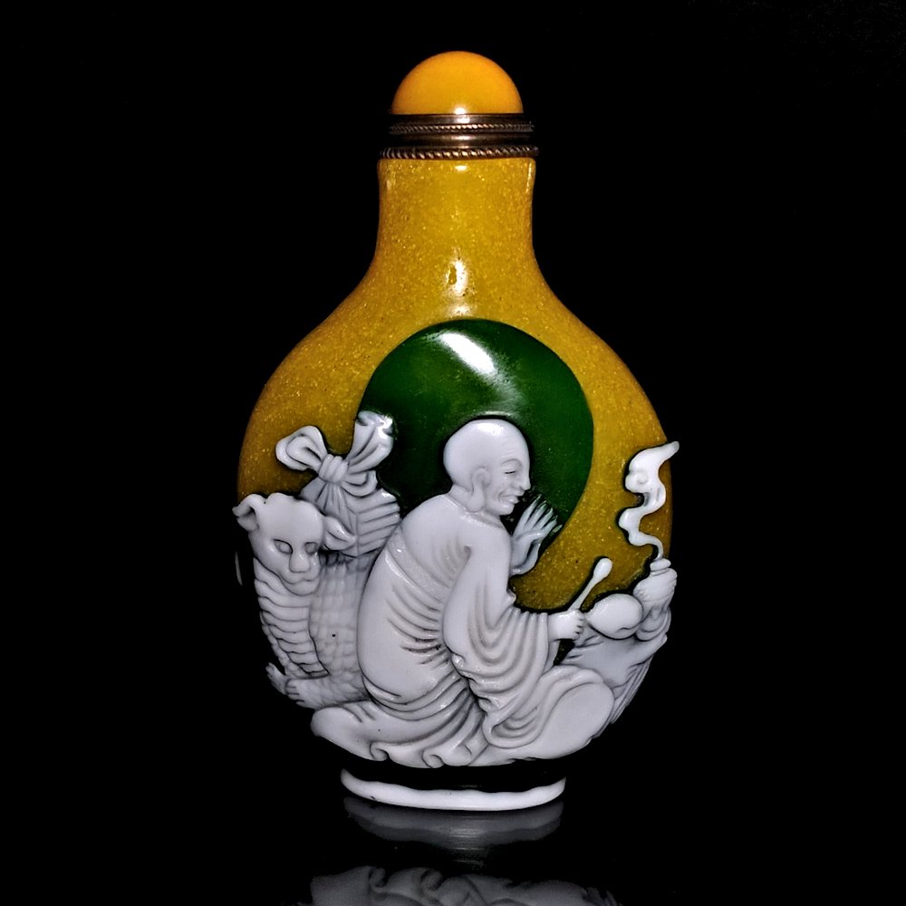 SUPERB CHINESE OVERLAY SNUFF BOTTLE LUOHANS (1 of 8)