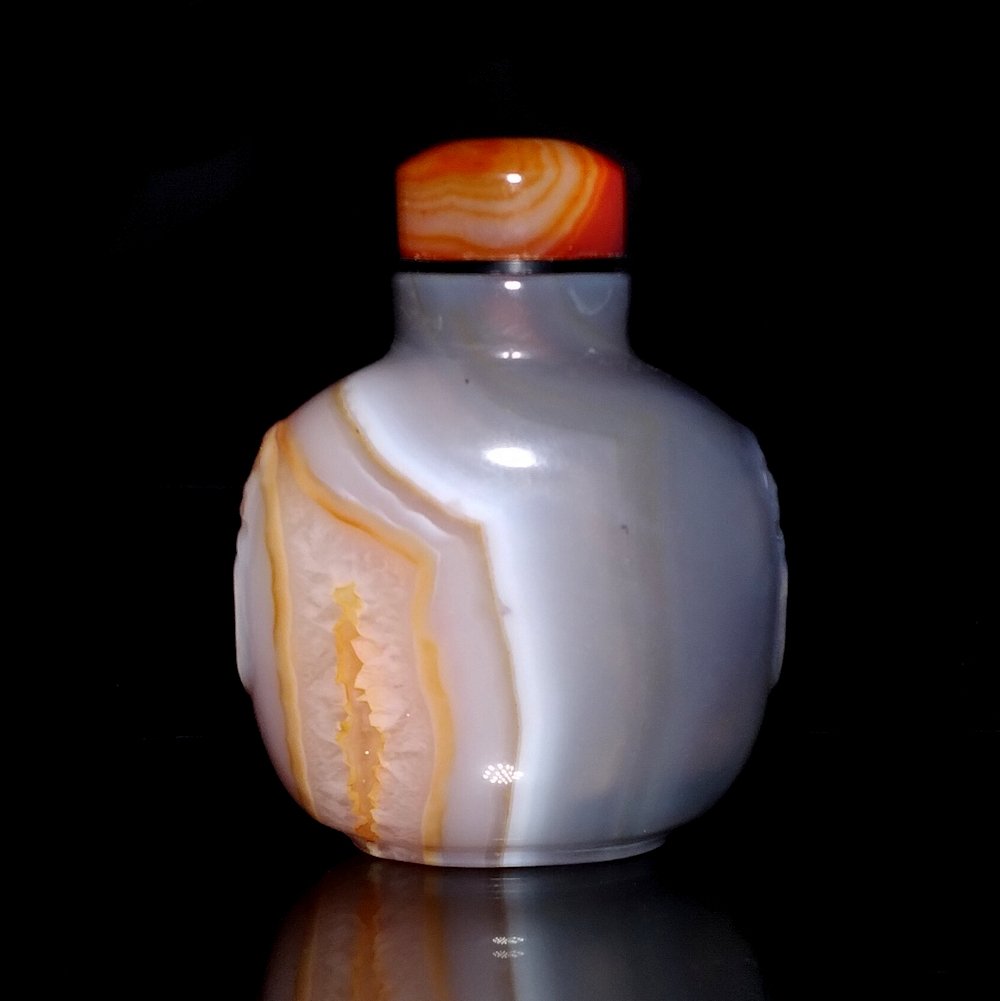 A CARVED BANDED AGATE SNUFF BOTTLE GREAT COLORS (1 of 9)
