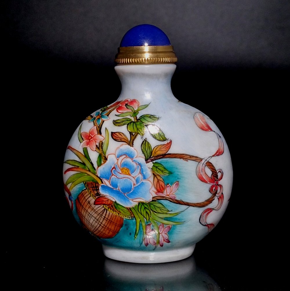 FINE CHINESE ENAMEL ON GLASS SNUFF BOTTLE FLOWER BASKET (1 of 8)