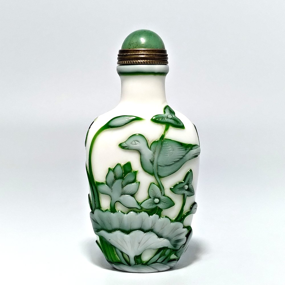 FINE PEKING GLASS SNUFF BOTTLE EAGLE, BIRD, LOTUS PINE (1 of 7)
