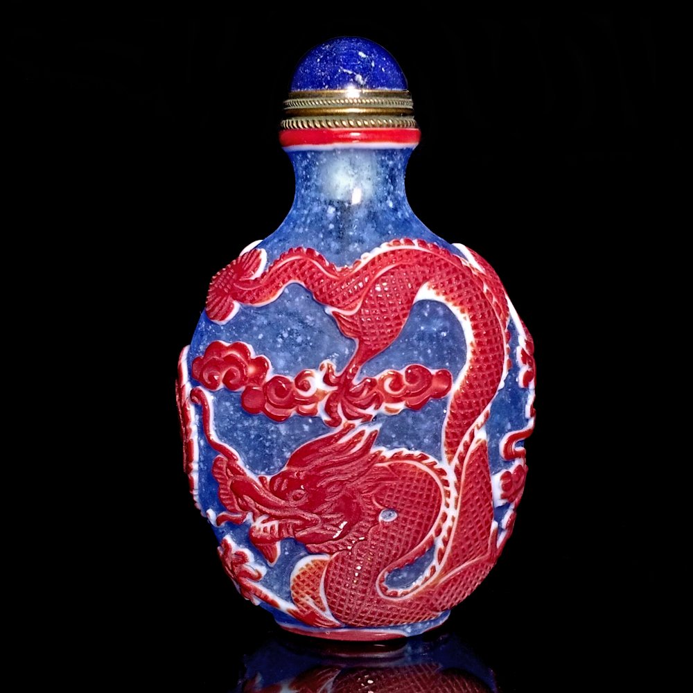 FANTASTIC PEKING GLASS CHINESE QIANLONG SNUFF BOTTLE IMPERIAL DRAGON: THIS BEAUTIFUL BOTTLE IS CARVED IN THREE LAYERS OF COLOR. IT FEATURES A FABULOUS IMPERIAL DRAGON WITH 5 CLAWS. IT ALSO DEPICTS A PROUD REGAL PHOENIX ON THE REVERSE SIDE, QIANLONG SEAL. THE BOTTLE IT 3