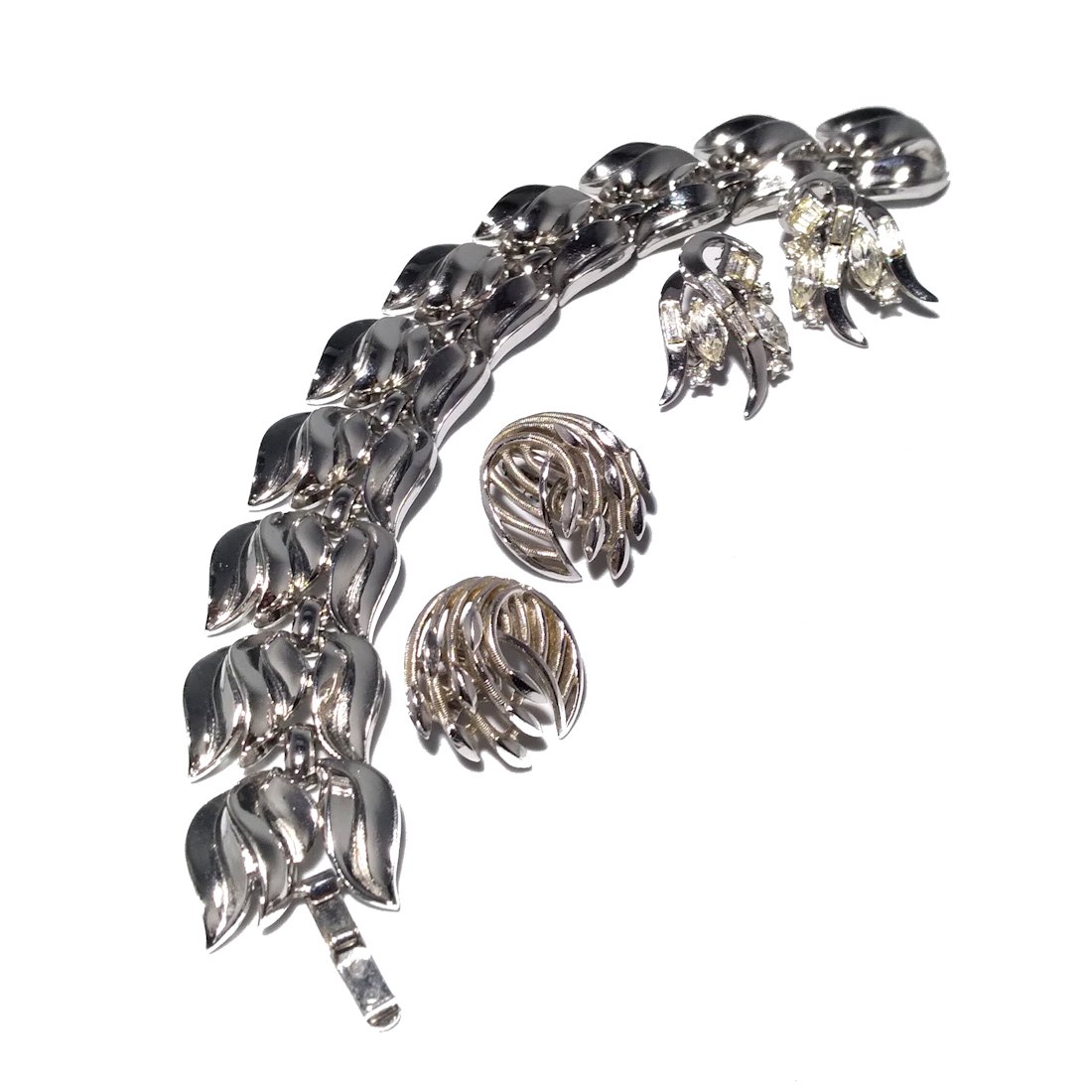 CROWN TRIFARI BRACELET AND TWO PAIRS OF EARRINGS (1 of 4)