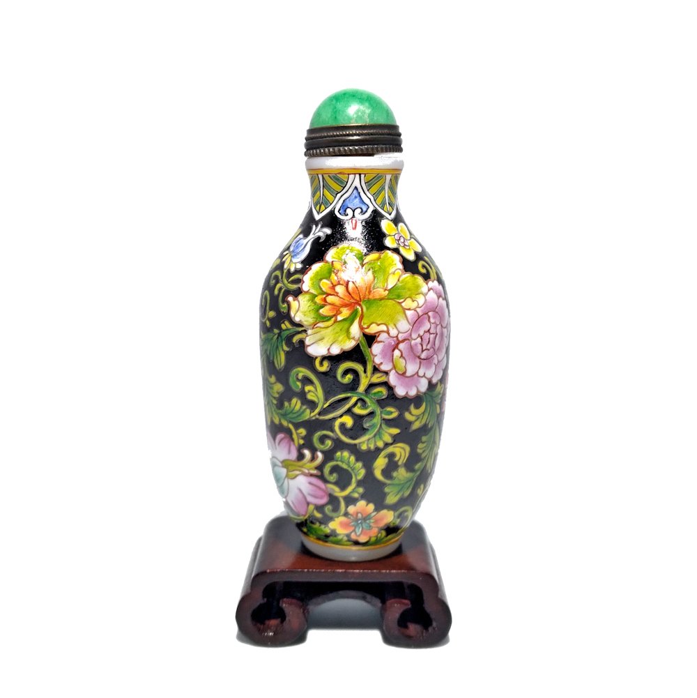 OUTSTANDING FAMILLE NOIR ENAMEL GLASS SNUFF BOTTLE: THE SUPERBLY ENAMELED BOTTLE DEPICTS A VARIETY OF BEAUTIFUL FLOWERS ON A BLACK BACKGROUND IN FAMILLE NOIR STYLE. THE BOTTLE BEARS A QIANLONG DATE MARK. IT IS 3.1 INCHES TALL. PROVENANCE: PRIVATE FLORI