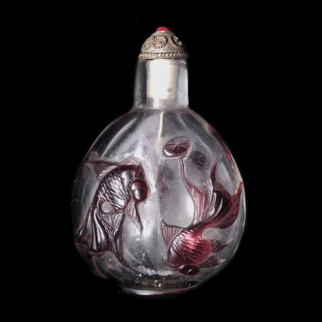 BEAUTIFUL PEKING GLASS SNUFF BOTTLE FROG, FISH, LOTUS: THE BEAUTIFULLY CARVED BOTTLE FEATURES A FROG, A TOP A LILY PAD, LOTUS AND A 2 FHIS. THE FOOT IS WELL CARVED. THE LOVELY BOTTLE IS 2.75 INCHES TALL. PROVENANCE: PRIVATE FLORIDA COLLECTION.