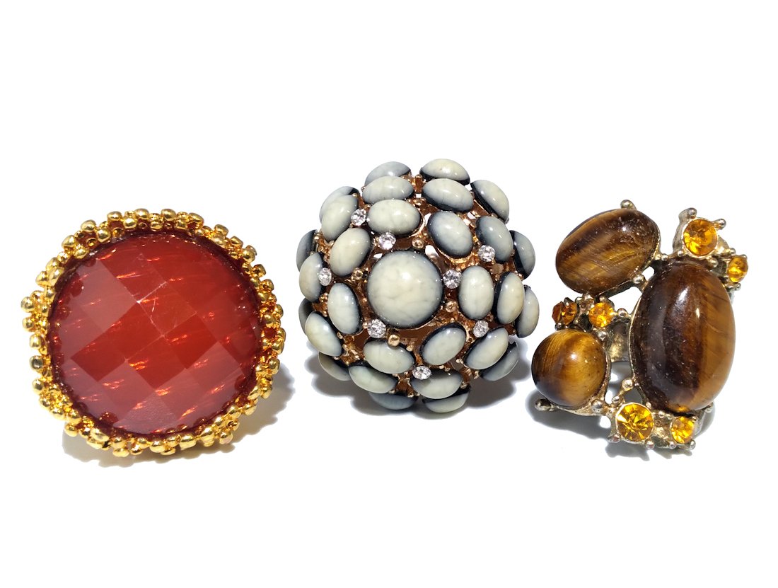 VINTAGE COSTUME JEWELRY LOT 3 IMPRESSIVE RINGS (1 of 3)