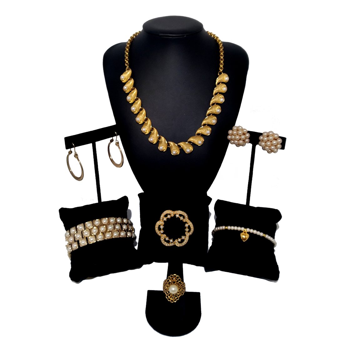 MATCHING COSTUME JEWELRY LOT (1 of 4)