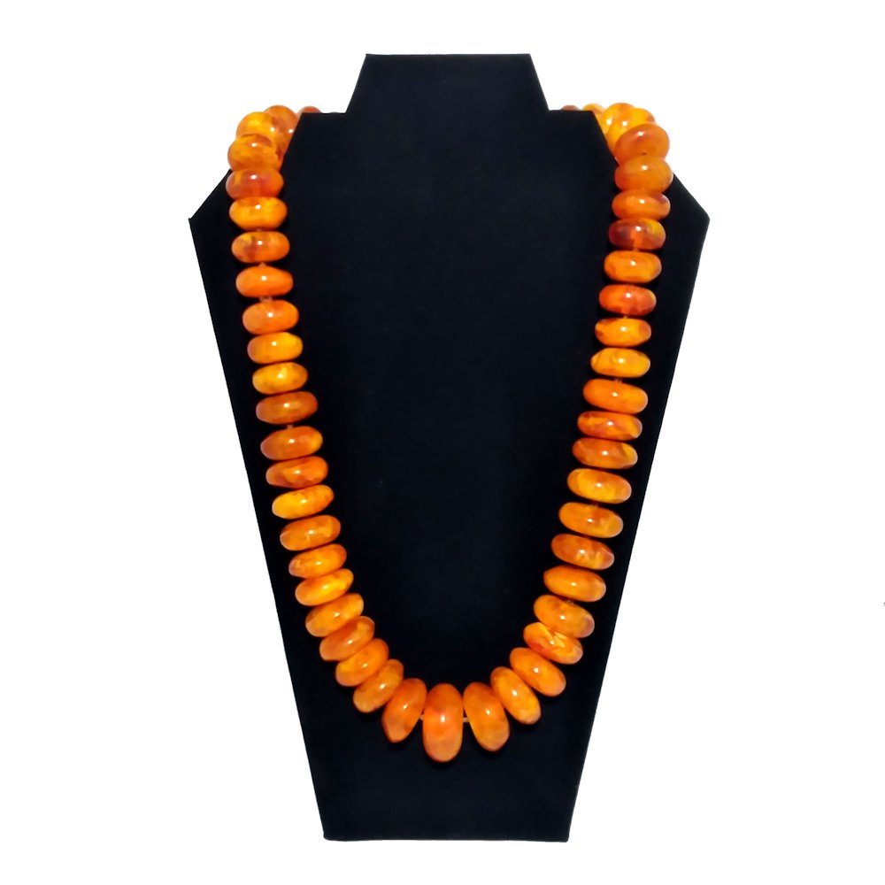 A MASSIVE SINO TIBETAN NECKLACE BUTTERSCOTCH AMBER RESIN BEADS: A BEAUTIFUL MASSIVE NECKLACE OF LARGE BUTTERSCOTCH AMBER COMPOSITE RESIN BEADS. L: 27", 240g.