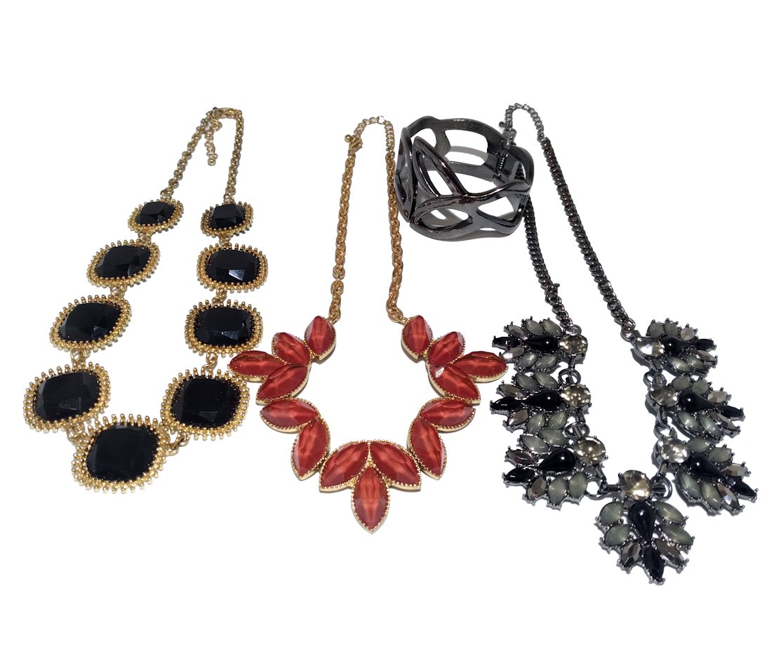 LARGE LOT 3 NECKLACES, ONE CUFF BRACELET COSTUME JEWELRY: THIS LOT FEATURES 3 NECKLACES SIZE 18", 20", 20" AND A CUFF BRACELET 2.25" DIAMETER. WE COMBINE SHIPPING.