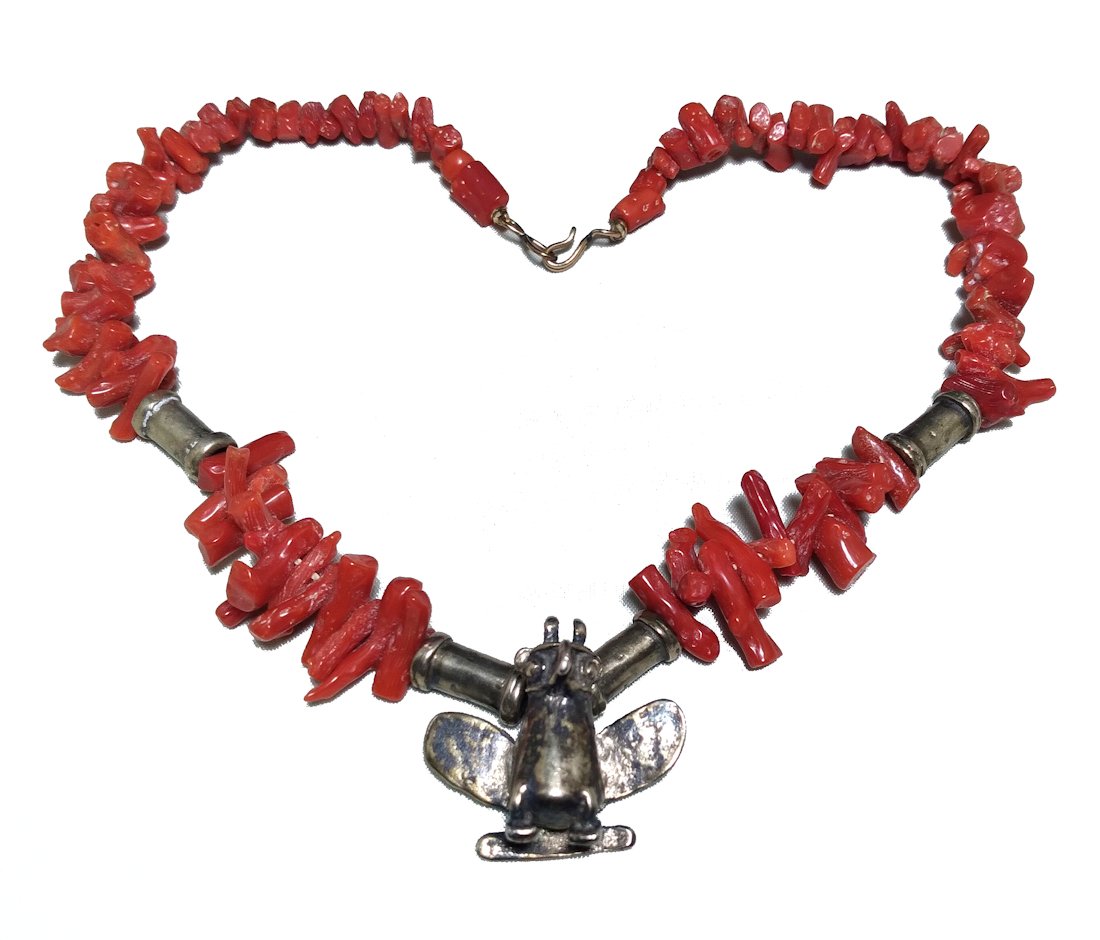 A RARE ANTIQUE PRE COLUMBIAN CORAL NECKLACE (1 of 4)