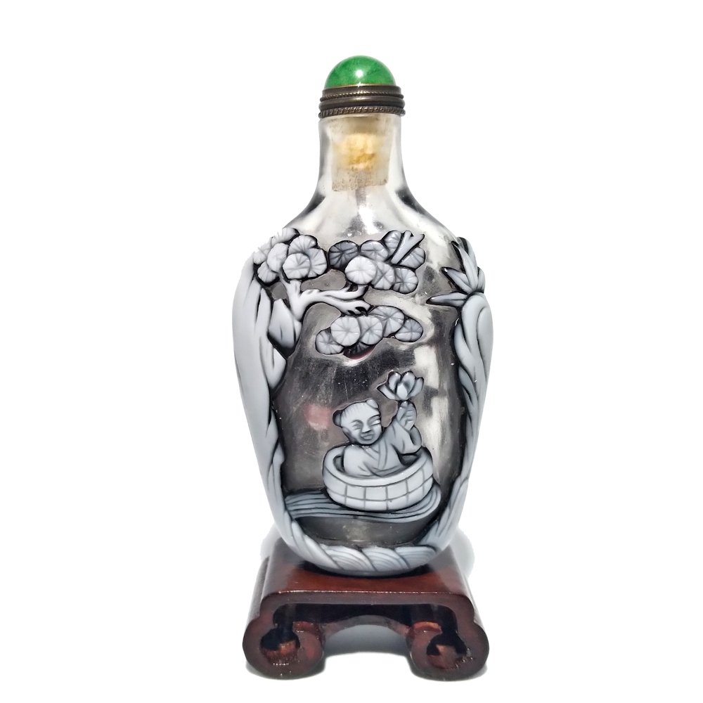 FINE CHINESE PEKING  GLASS OVERLAY SNUFF BOTTLE (1 of 7)