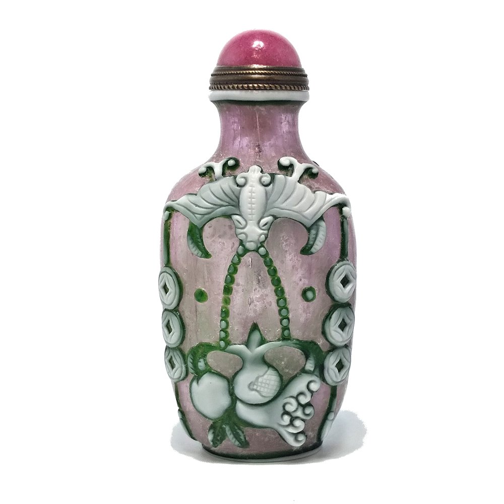PEKING GLASS SNUFF BOTTLE, BATS, COINS, BUDDHA FINGERS (1 of 6)