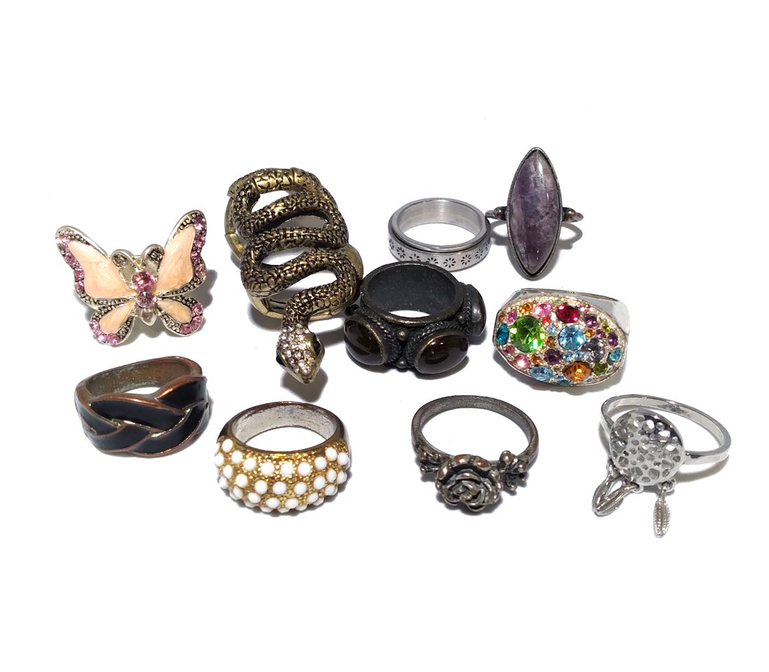 10 RINGS COSTUME JEWELRY LOT (1 of 3)