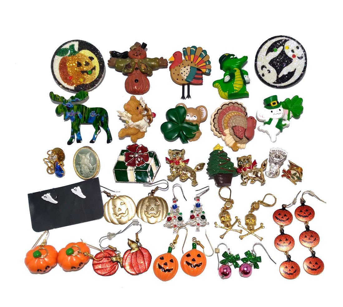 LARGE LOT, CHRISTMAS, HALLOWEEN, THANKSGIVING, IRISH, BROOCHES, PINS, EARRINGS (1 of 3)
