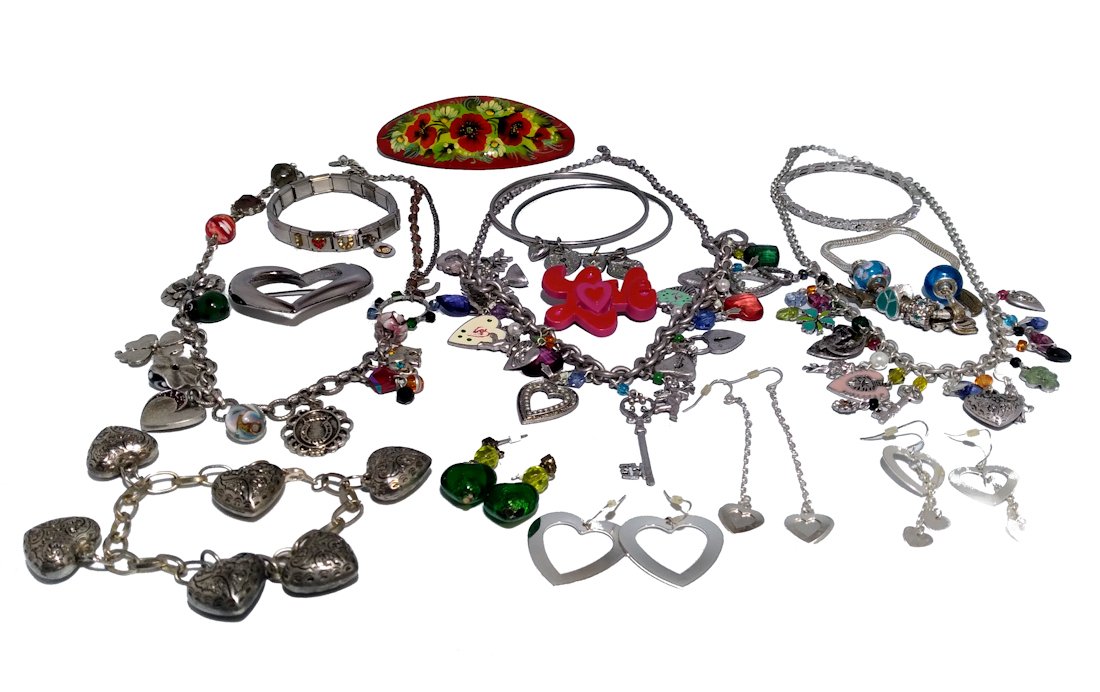 LARGE VINTAGE SILVER TONE LOT, COSTUME JEWELRY, NECKLACES, BROOCHES, BRACELETS (1 of 3)