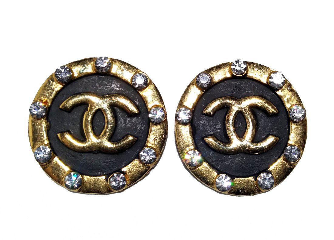 STUNNING VINTAGE CHANEL LOGO EARRINGS 1970S (1 of 4)
