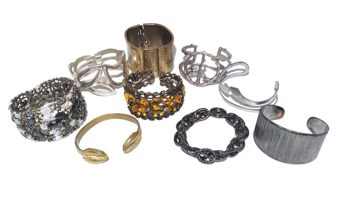 VINTAGE COSTUME JEWELRY LOT OF 9 BRACELETS, BANGLES  RHINESTONES (1 of 2)