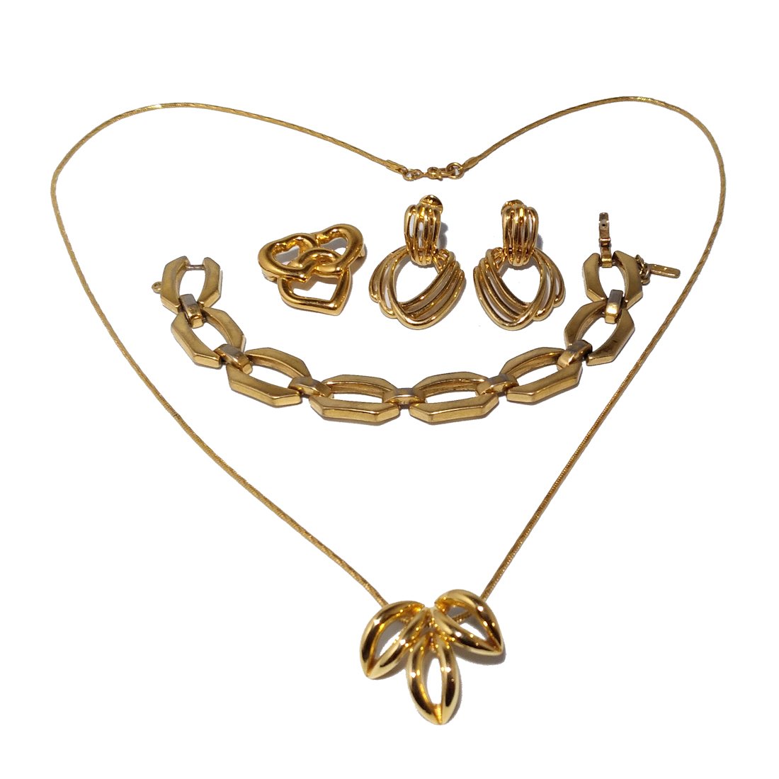 VINTAGE MONET COSTUME JEWELRY NECKLACE, BRACELET, EARRINGS, BROOCH: THIS SUPERB GOLD TONE LOT BY MONET FEATURES 4 PIECES. A NECKLACE 23", BRACELET 7" LONG, A BROOCH AND A PAIR OF EARRINGS. WE COMBINE SHIPPING.