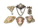 VINTAGE COSTUME JEWELRY LOT OF BROOCHES