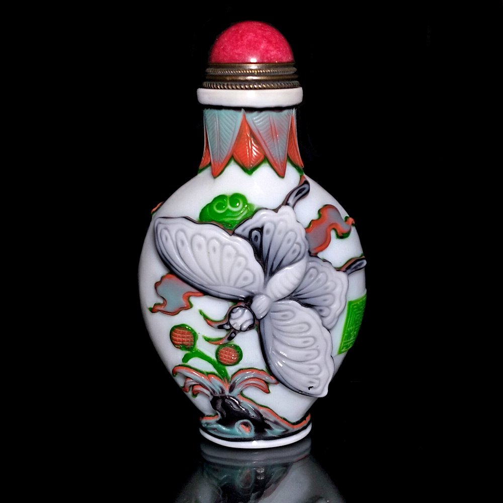 SNUFF BOTTLE BUTTERFLIES FLORA PEKING GLASS 6 LAYERS QIANLONG MARK (1 of 8)