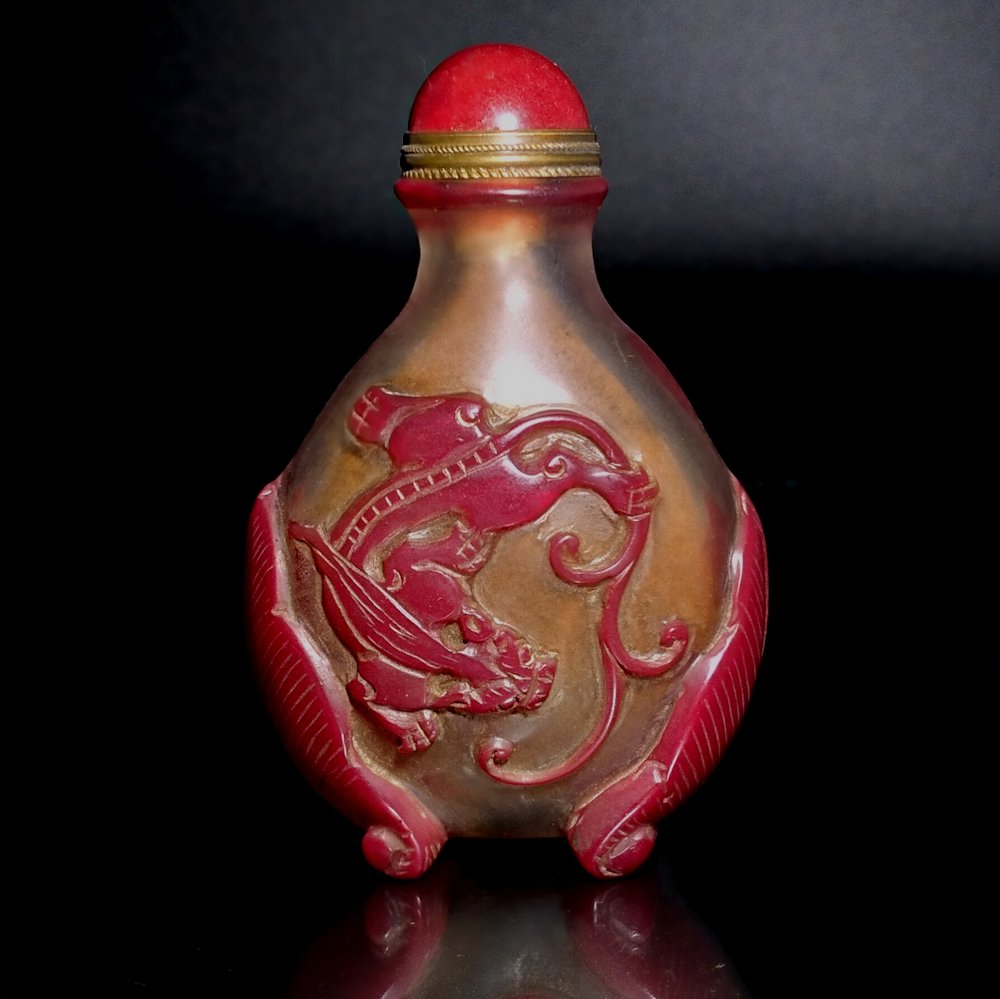 SNUFF BOTTLE RED PEKING GLASS FOOTED DRAGONS  CHILUNG (1 of 8)