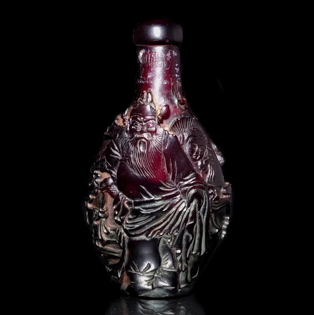 CHINESE SNUFF BOTTLE CARVED CHERRY AMBER RESIN GENERAL PINE TREE (1 of 7)