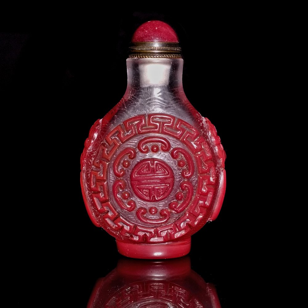 VERY FINE CHINESE RED PEKING GLASS OVERLAY SNUFF BOTTLE SHOU (1 of 6)